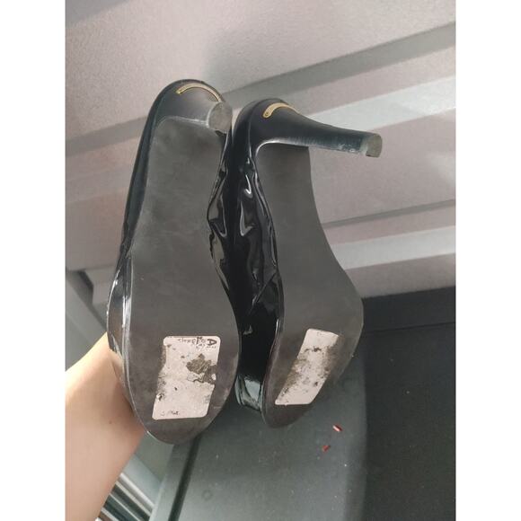 Michael Kors Heels Peep Toe Criss Cross Black Logo Patent Leather Sz 8.5 - Picture 4 of 6